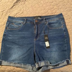 Booty lifting shorts